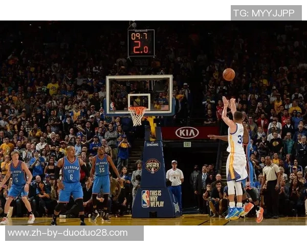 篮球与足球双栖巨星跨界对决:NBA球员踢球挑战和足球明星投篮惊艳瞬间 篮球与足球双栖巨星跨界对决:NBA球员踢球挑战和足球明星投篮惊艳瞬间